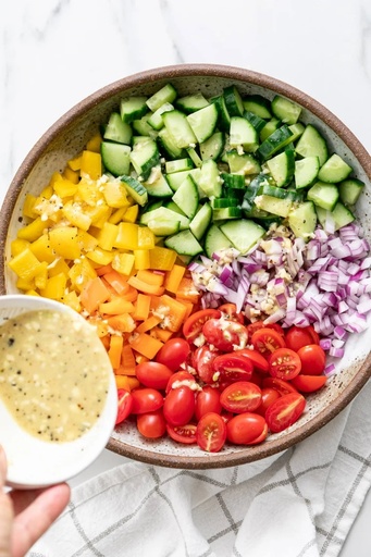 Ensalada Vegetariana (Vegetales sobre una cama de lechuga) KOSHER